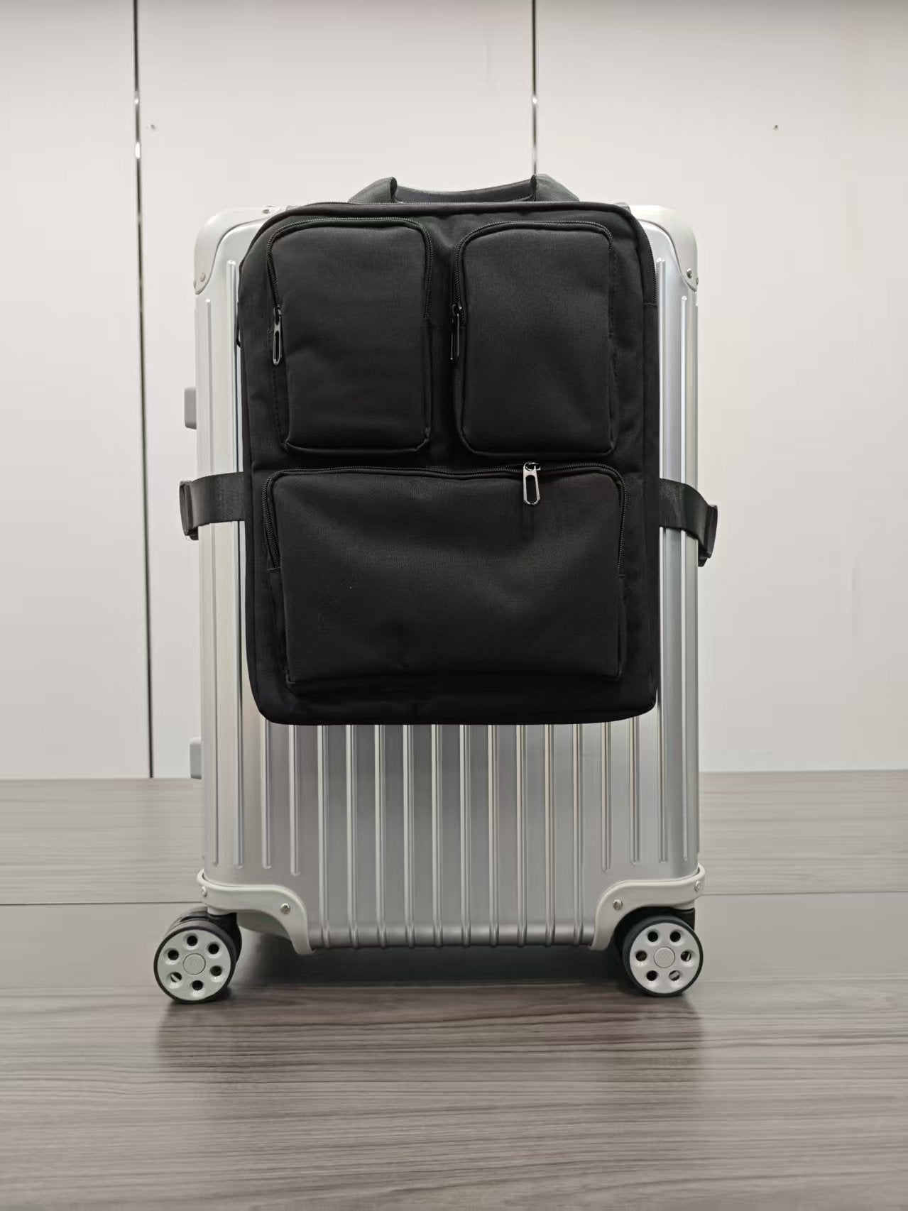 Outdoor portable luggage hanging bag storage bag, large capacity multifunctional storage bag, portable bag